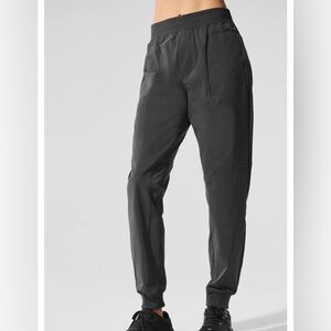 ALO Yoga women’s Charcoal Joggers S small co-op pant anthracite